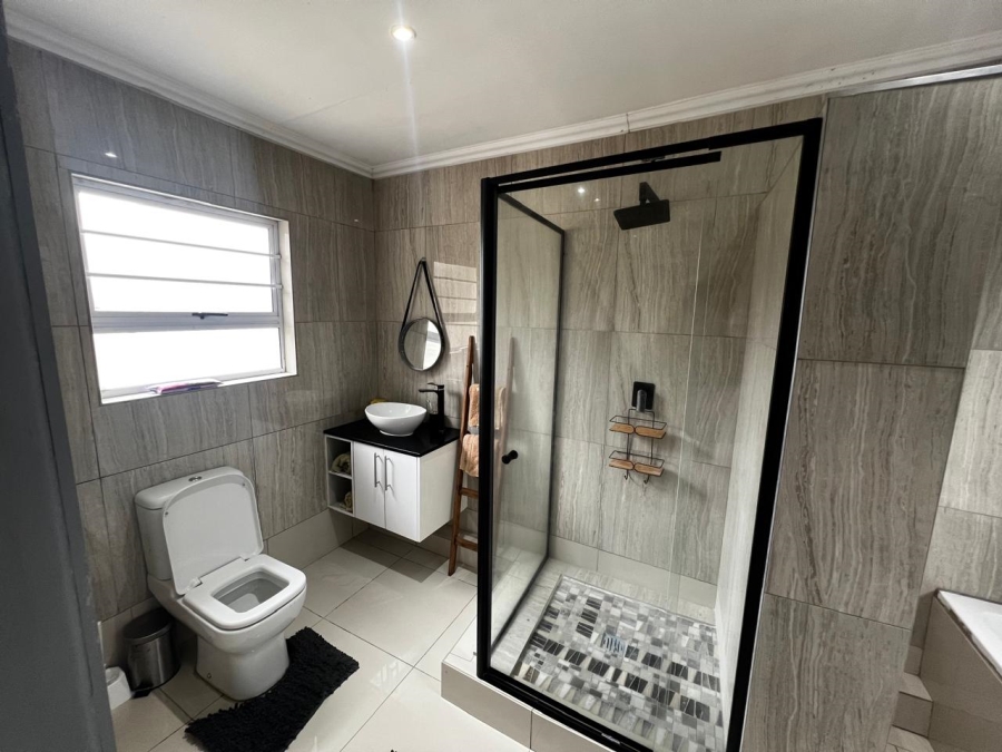 8 Bedroom Property for Sale in Abbotsford Eastern Cape
